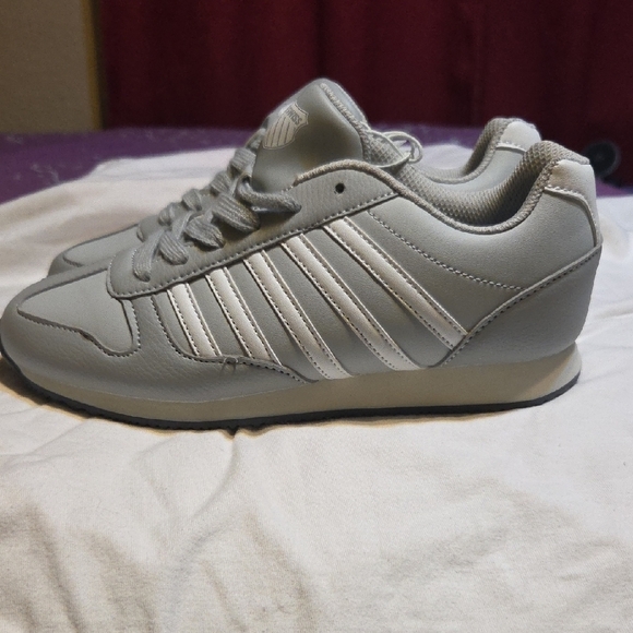 K-Swiss Classic Gray Sneakers - Picture 2 of 4